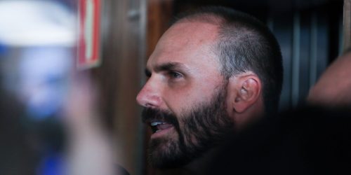Moraes nega apreensão do passaporte de Eduardo Bolsonaro Imagem referente a Moraes nega apreensão do passaporte de Eduardo Bolsonaro