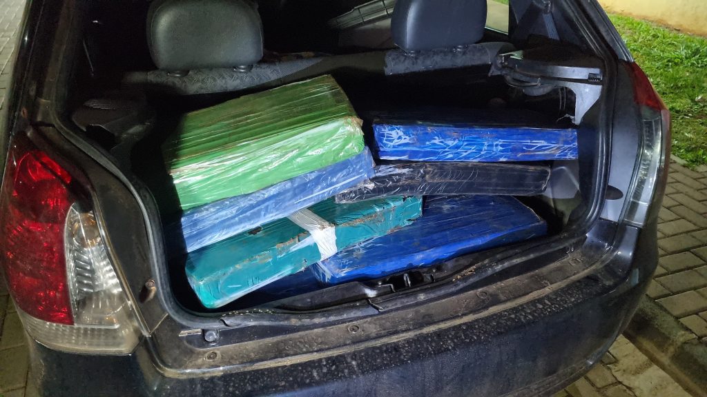 PRF intercepta Palio com 110kg de maconha e detém duas jovens na BR-163 em Lindoeste