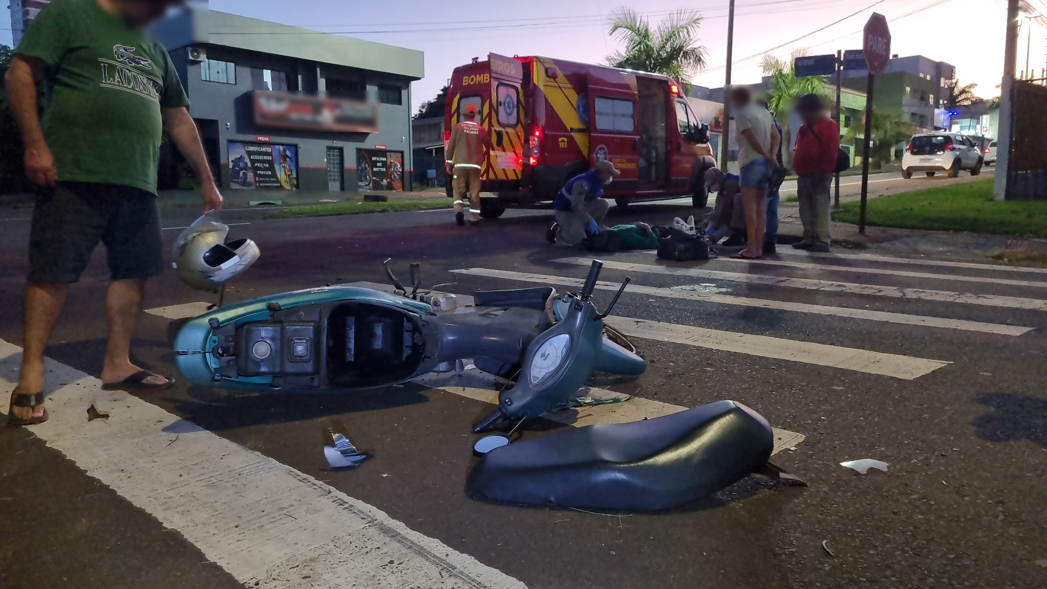 Colisão entre Strada e Biz deixa jovem de 24 anos ferido no bairro Coqueiral
