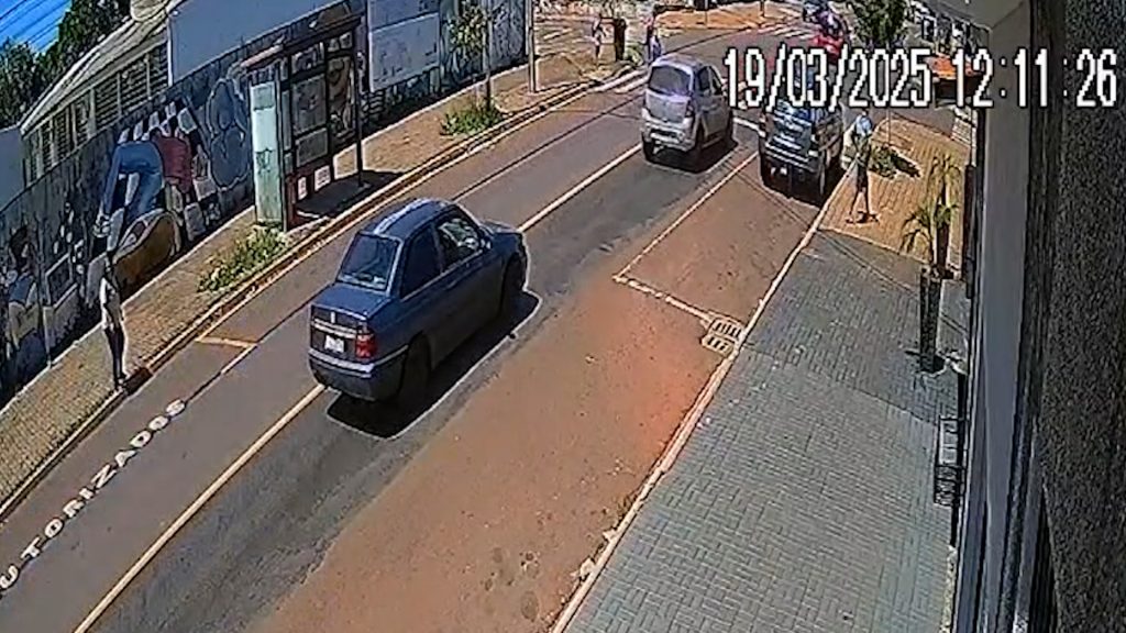 Imagens flagram acidente na Avenida Papagaios Imagens flagram acidente na Avenida Papagaios