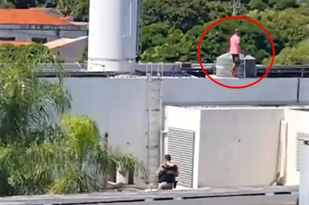 Suspeito de furtar clínica em Umuarama sobe em telhado para escapar da PM, mas acaba caindo