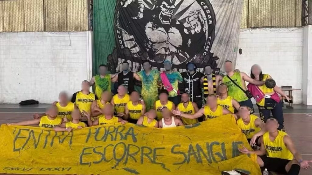 Estudantes de medicina que usaram bandeira em alusão a estupro são investigados