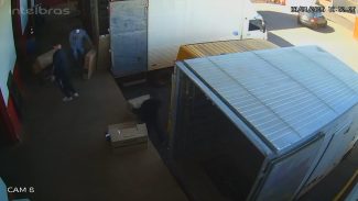 Vídeos mostram momento do roubo a transportadora em Cascavel