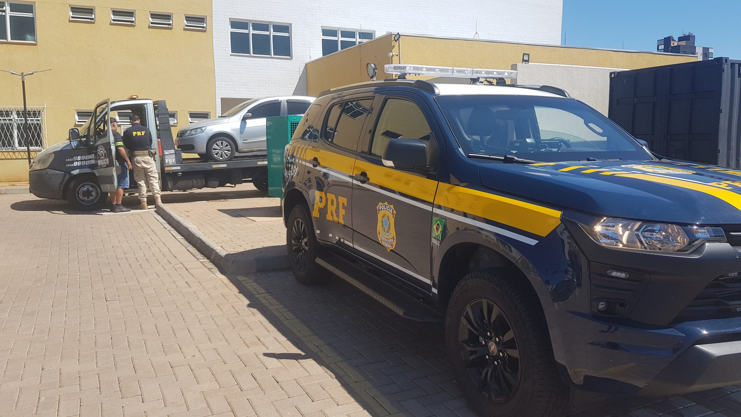 PRF apreende vários fardos de maconha em Cascavel PRF apreende vários fardos de maconha em Cascavel