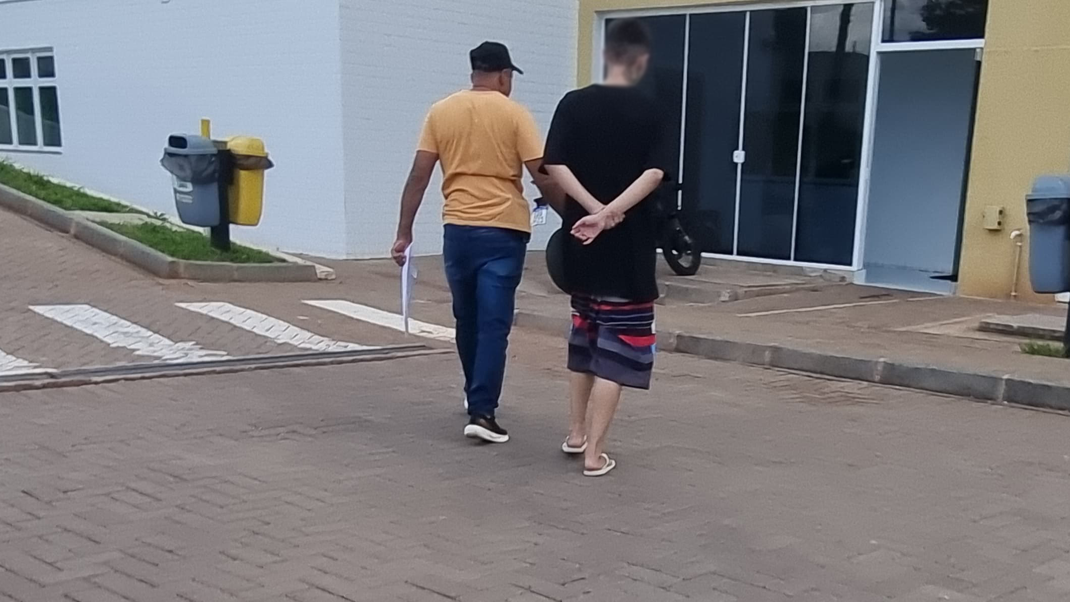 GDE cumpre mandado e apreende menor de 17 anos por tráfico de drogas em Cascavel