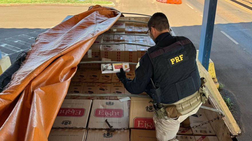 Caminhoneiro que trazia carga de cigarros para Cascavel é preso pela PRF em Guaíra