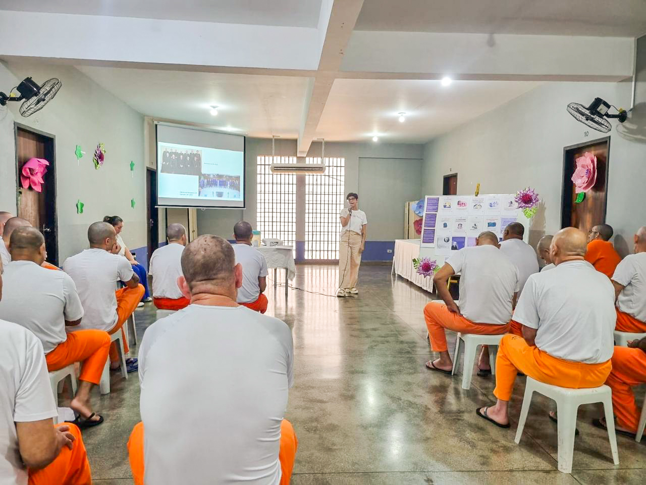 Combate à violência de gênero: vereadora promove diálogo em penitenciária de Cascavel