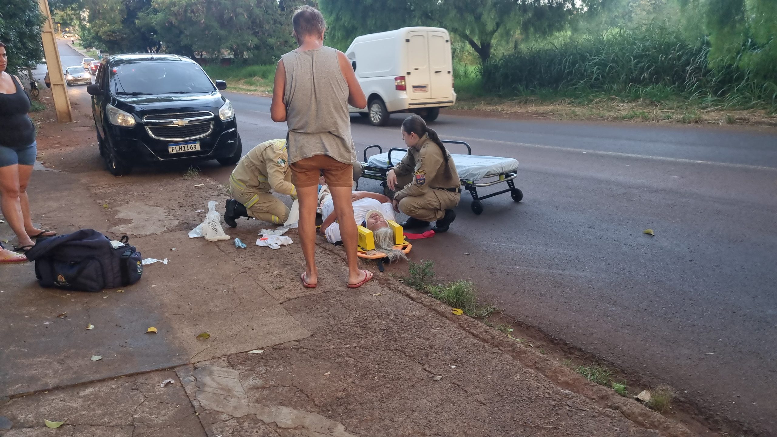 Mulher fica ferida ao cair de scooter no Pioneiros Catarinenses