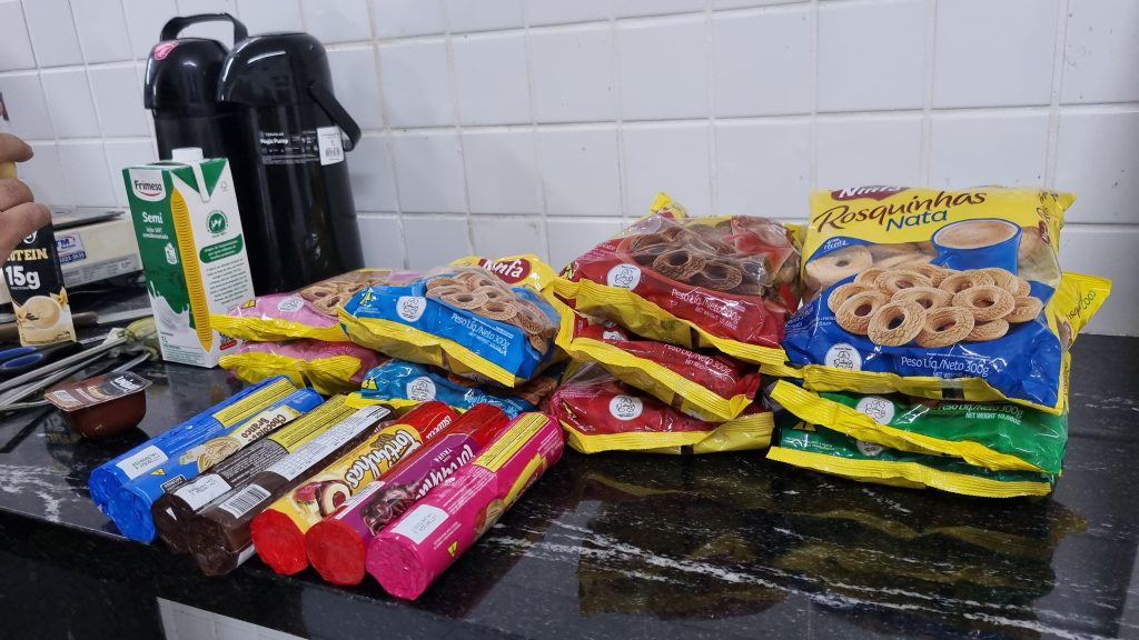Não vai rolar o lanchinho! Homem invade empresa e tenta furtar alimentos de trabalhadores