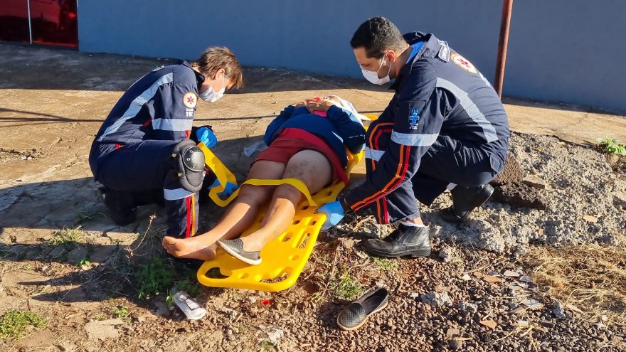 Pedestre e motociclista ficam feridos em atropelamento na PRc-467