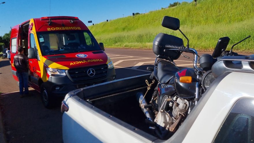 Pneu estoura e garupa de motocicleta fica ferida na PRc-467, em Cascavel
