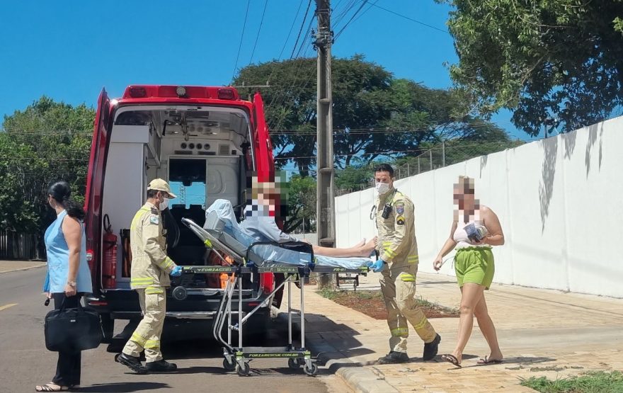 Adolescente é socorrido pelo Siate no Colégio Estadual Jardim Santa Felicidade