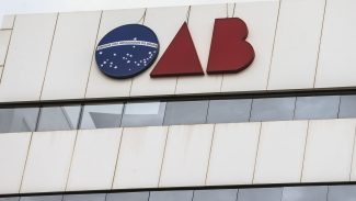 OAB-RJ pede a exclusão de advogado por ataques racistas contra juíza