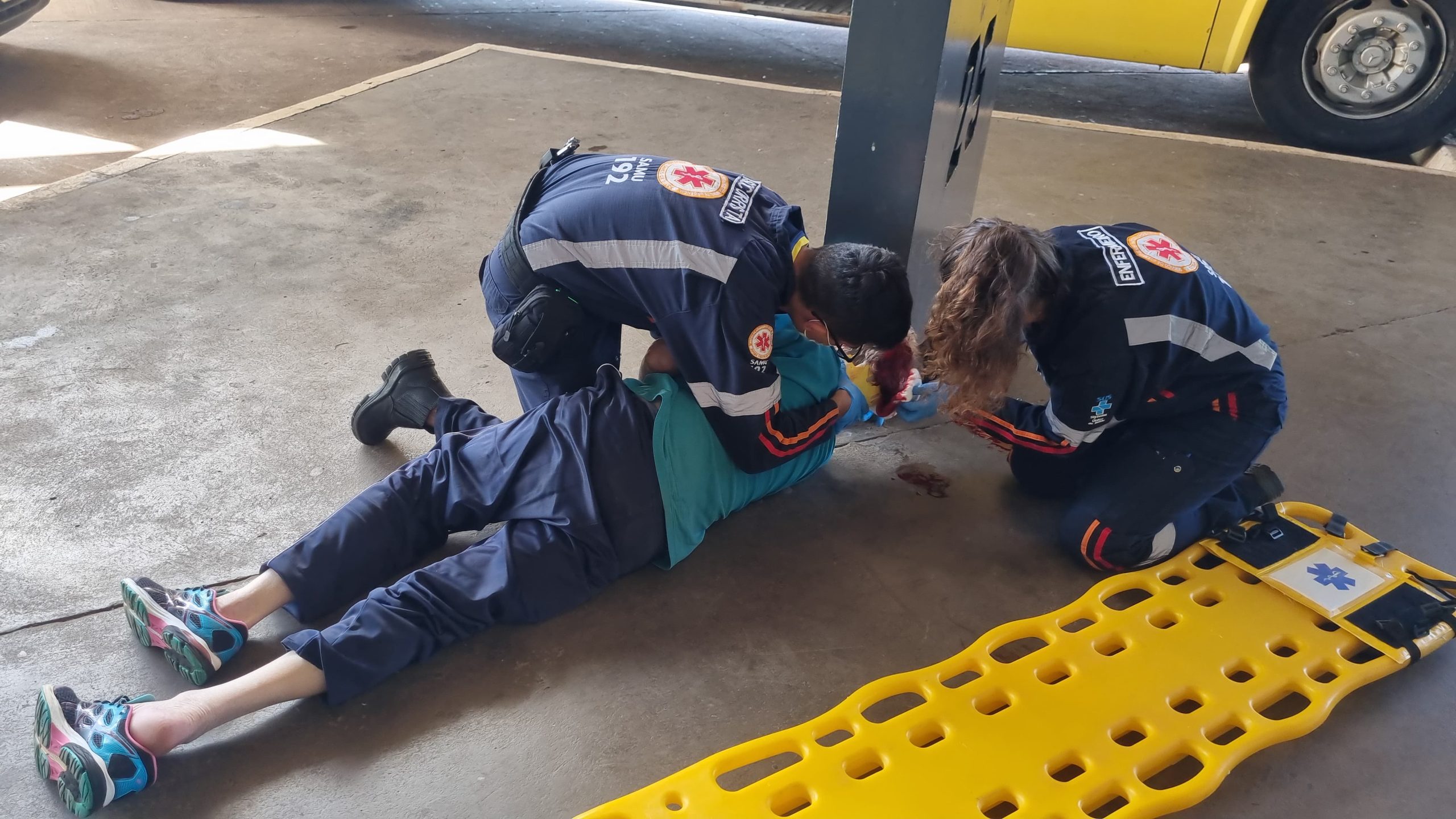 Idoso sofre ferimento na cabeça ao desembarcar de ônibus na Rodoviária de Cascavel