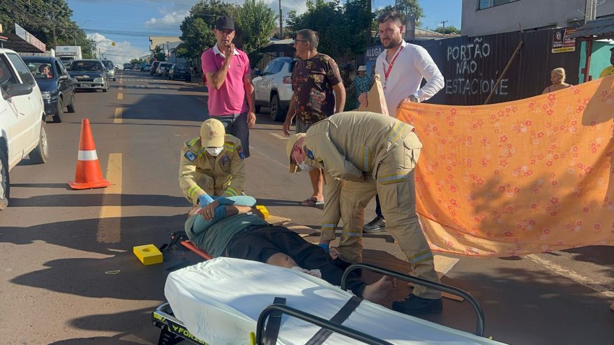 Colisão entre duas motos deixa pessoa ferida na Avenida Papagaios