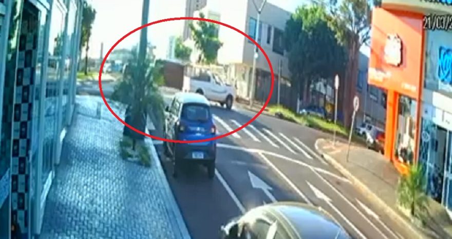 Impressionante: imagens mostram carro do chopp capotando