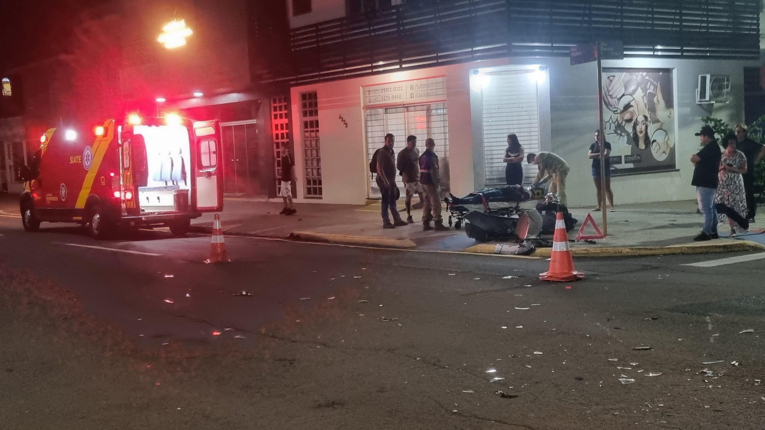 Motociclista fica ferido em acidente na Rua Paraná, no Centro