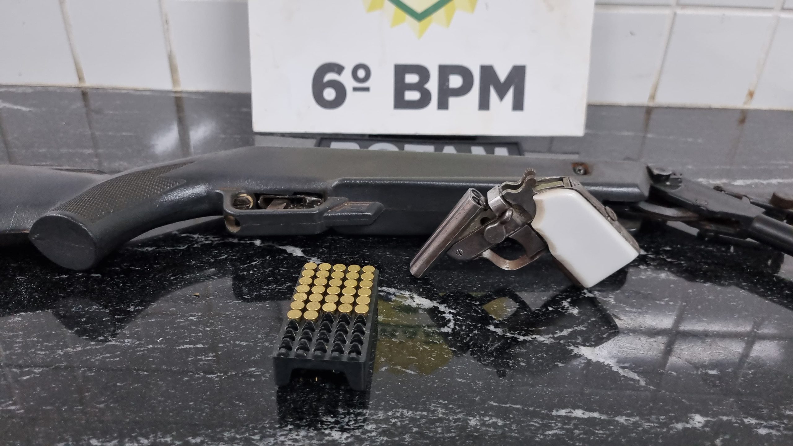 Homem é preso pela Rotam em Lindoeste com garrucha e espingarda calibre 22