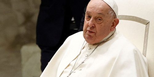 Papa pode aparecer neste domingo para saudação aos fiéis, diz Vaticano Imagem referente a Papa pode aparecer neste domingo para saudação aos fiéis, diz Vaticano