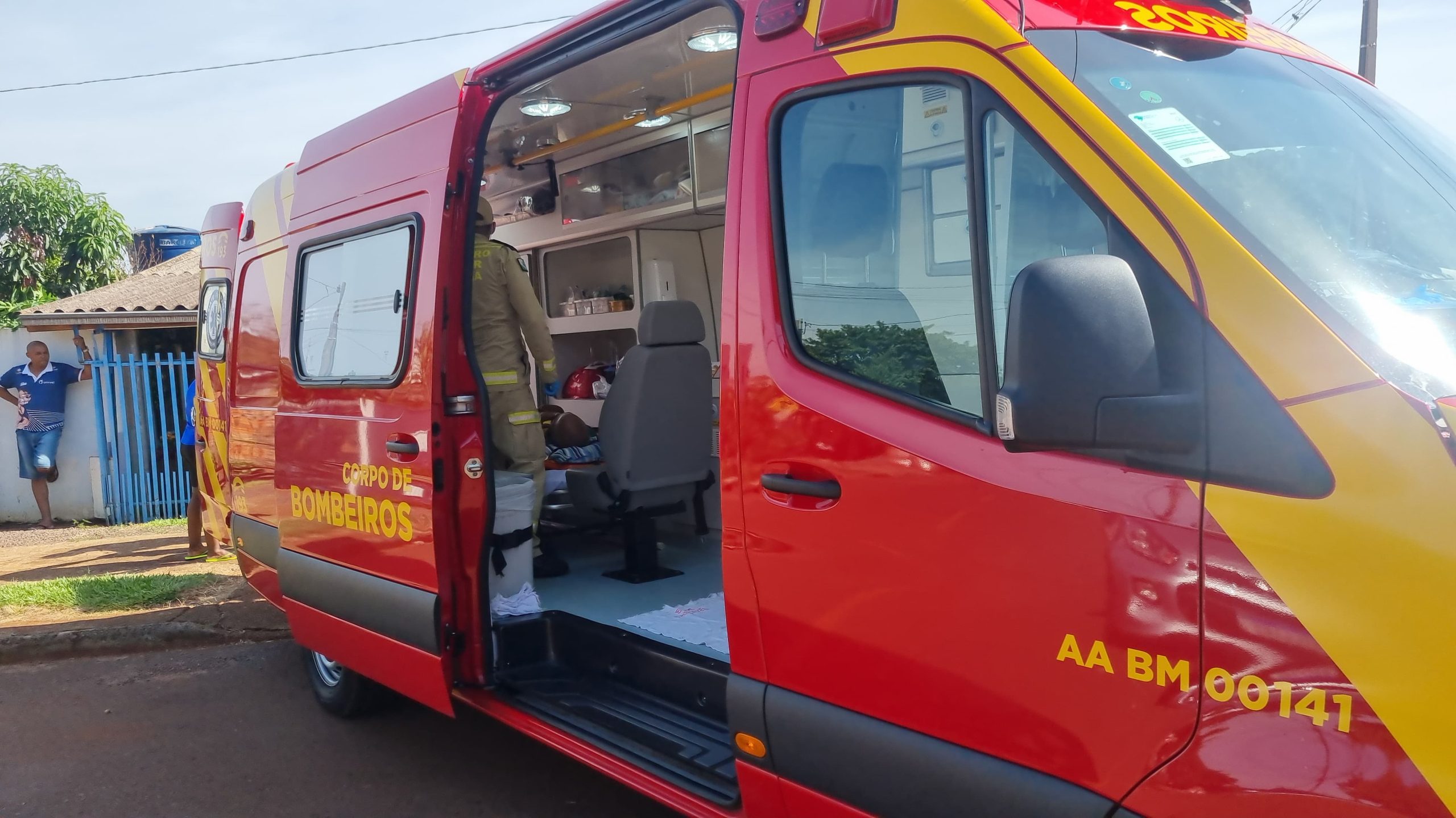 Idoso é socorrido pelo Siate na Rua Alemanha