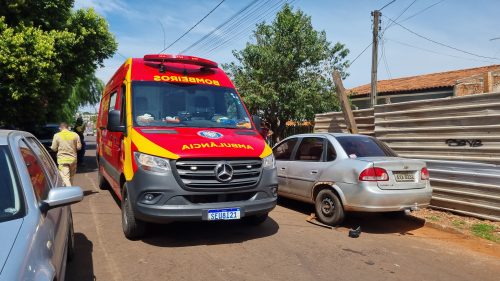 Tragédia anunciada: Colisão entre carros e moto termina com pedestre atropelada Imagem referente a Tragédia anunciada: Colisão entre carros e moto termina com pedestre atropelada