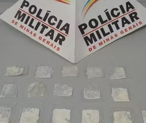 Imagem referente a Criança de 4 anos leva cocaína para escola por engano e dá a colegas; 20 alunos hospitalizados