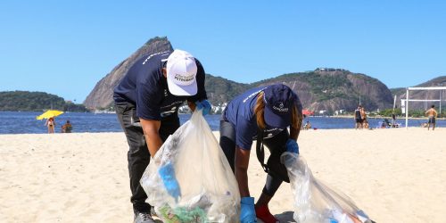 Imagem referente a Voluntários retiram mais de 600 kg de resíduos da Baía de Guanabara