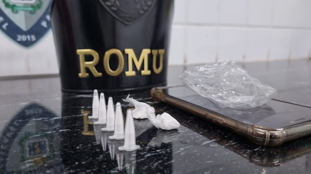 Romu detém dupla criminosa no Consolata: foragido por homicídio e tráfico de drogas