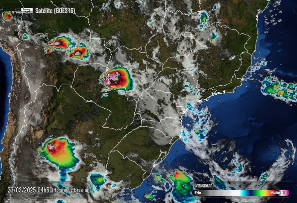 Previsão de domingo nublado com chance de chuva em Cascavel; semana deve ser chuvosa na cidade