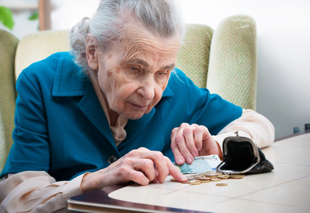 Idosa de 82 anos, moradora de Curitiba perde R$ 280 mil em sequestro relâmpago, mas Justiça diz: "culpa foi dela"