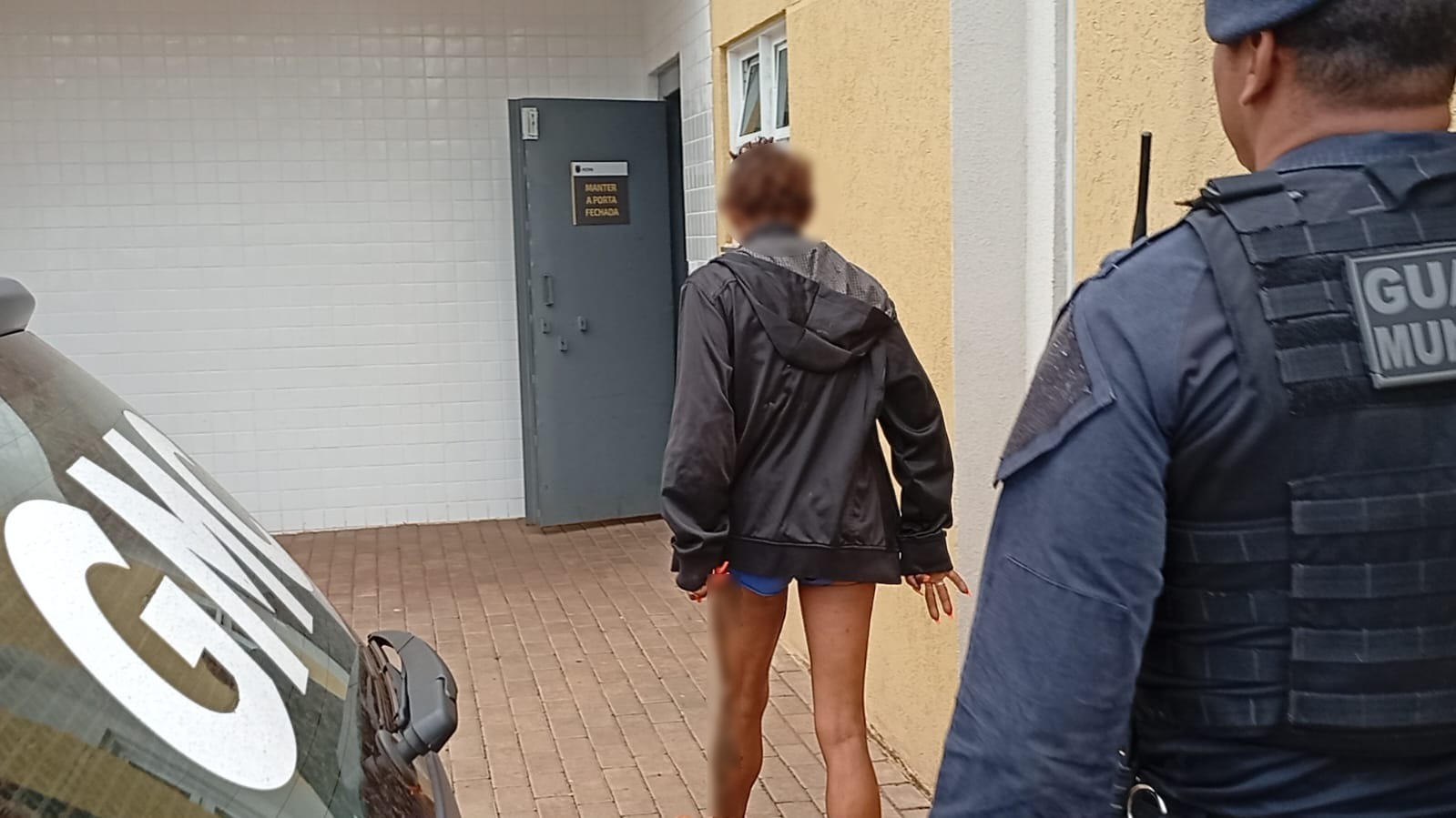 Mulher com mandado em aberto por tráfico de drogas é detida pela GM no Centro Mulher com mandado em aberto por tráfico de drogas é detida pela GM no Centro