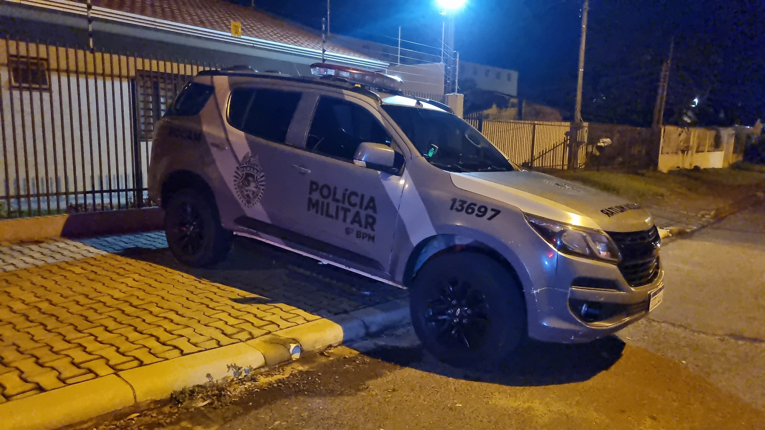 Venezuelana é esfaqueada após desentendimento com vizinhos, também venezuelanos Venezuelana é esfaqueada após desentendimento com vizinhos, também venezuelanos