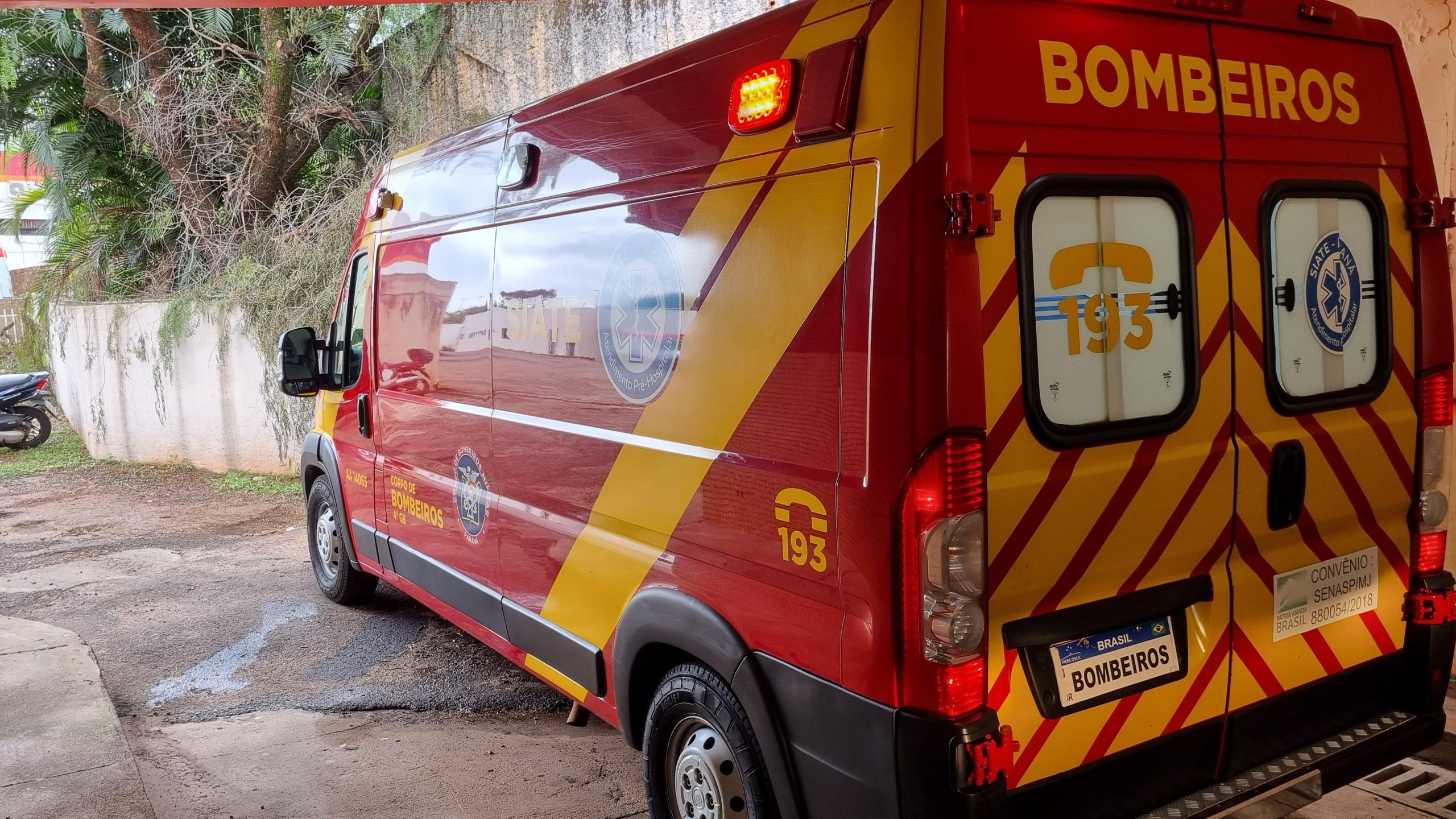 Idosa escorrega no piso ensaboado e é socorrida pelo Siate