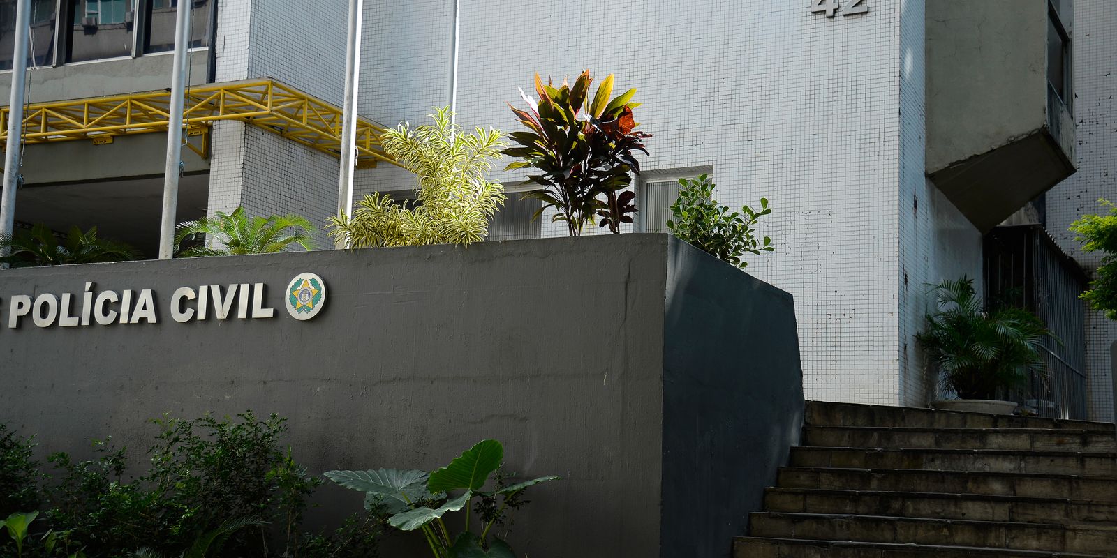 Preso ex-PM suspeito de treinar traficantes do Comando Vermelho no Rio Preso ex-PM suspeito de treinar traficantes do Comando Vermelho no Rio