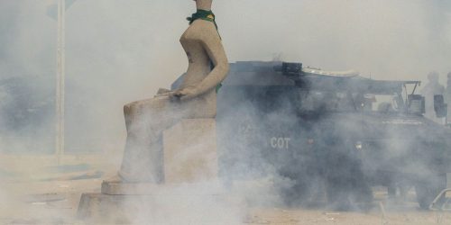 Sindicatos repudiam ataque a jornalistas que reportaram atos golpistas Imagem referente a Sindicatos repudiam ataque a jornalistas que reportaram atos golpistas