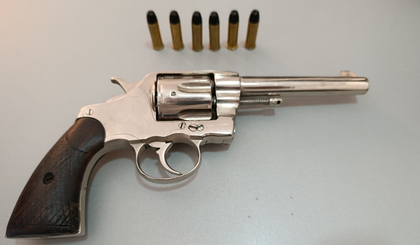 Com posse irregular de arma de fogo, homem é preso em flagrante em Cascavel Com posse irregular de arma de fogo, homem é preso em flagrante em Cascavel