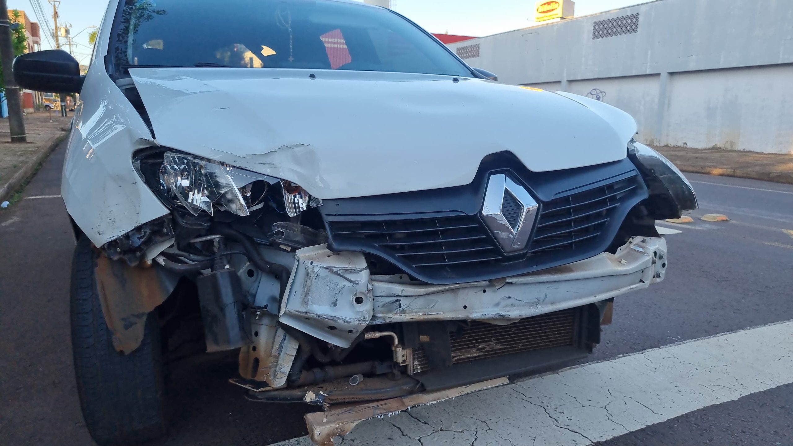 Sandero e HB20 protagonizam acidente no Centro de Cascavel Sandero e HB20 protagonizam acidente no Centro de Cascavel