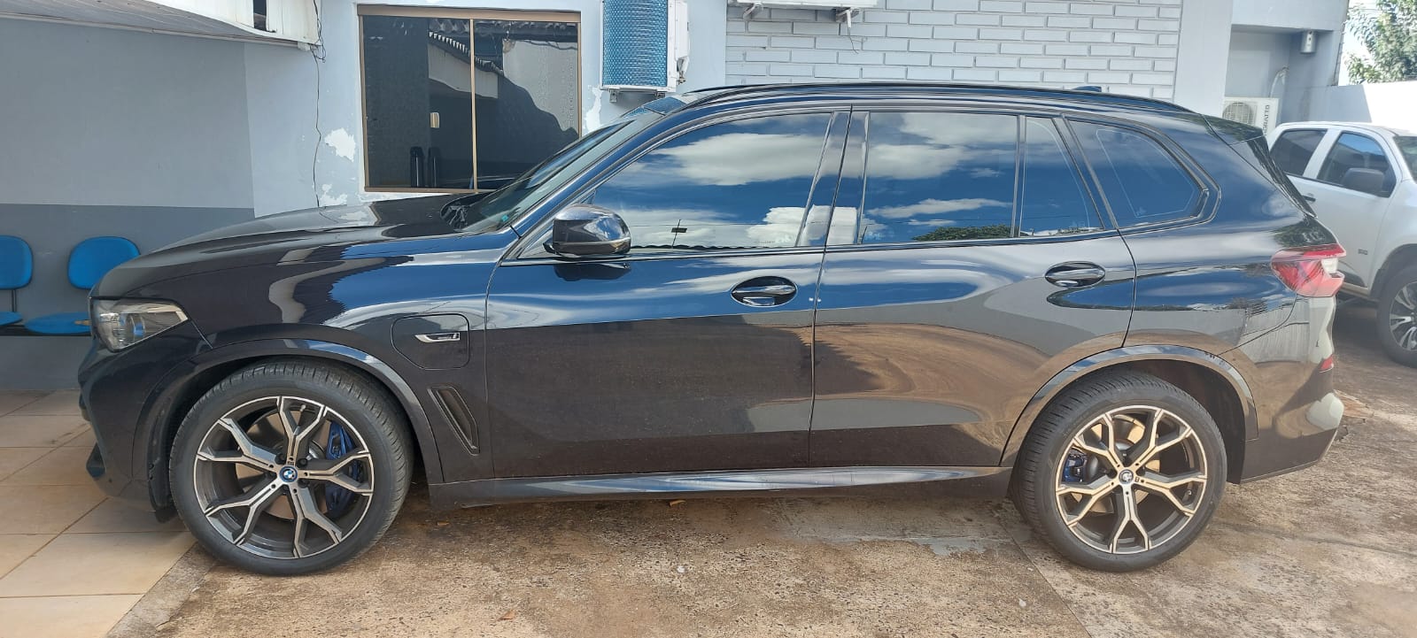 Polícia Civil apreende BMW de luxo em operação em Cascavel: veículo é produto de crime Polícia Civil apreende BMW de luxo em operação em Cascavel: veículo é produto de crime