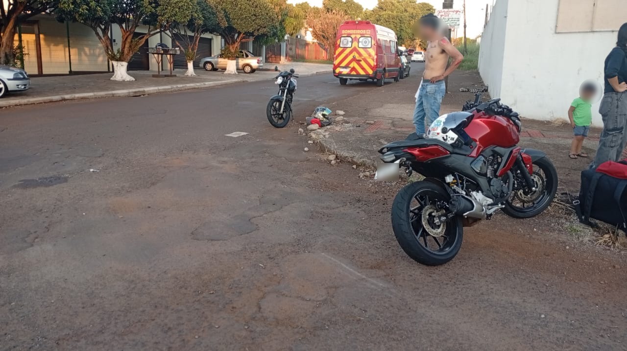 Motocicletas batem em cruzamento no Bairro Brasília Motocicletas batem em cruzamento no Bairro Brasília