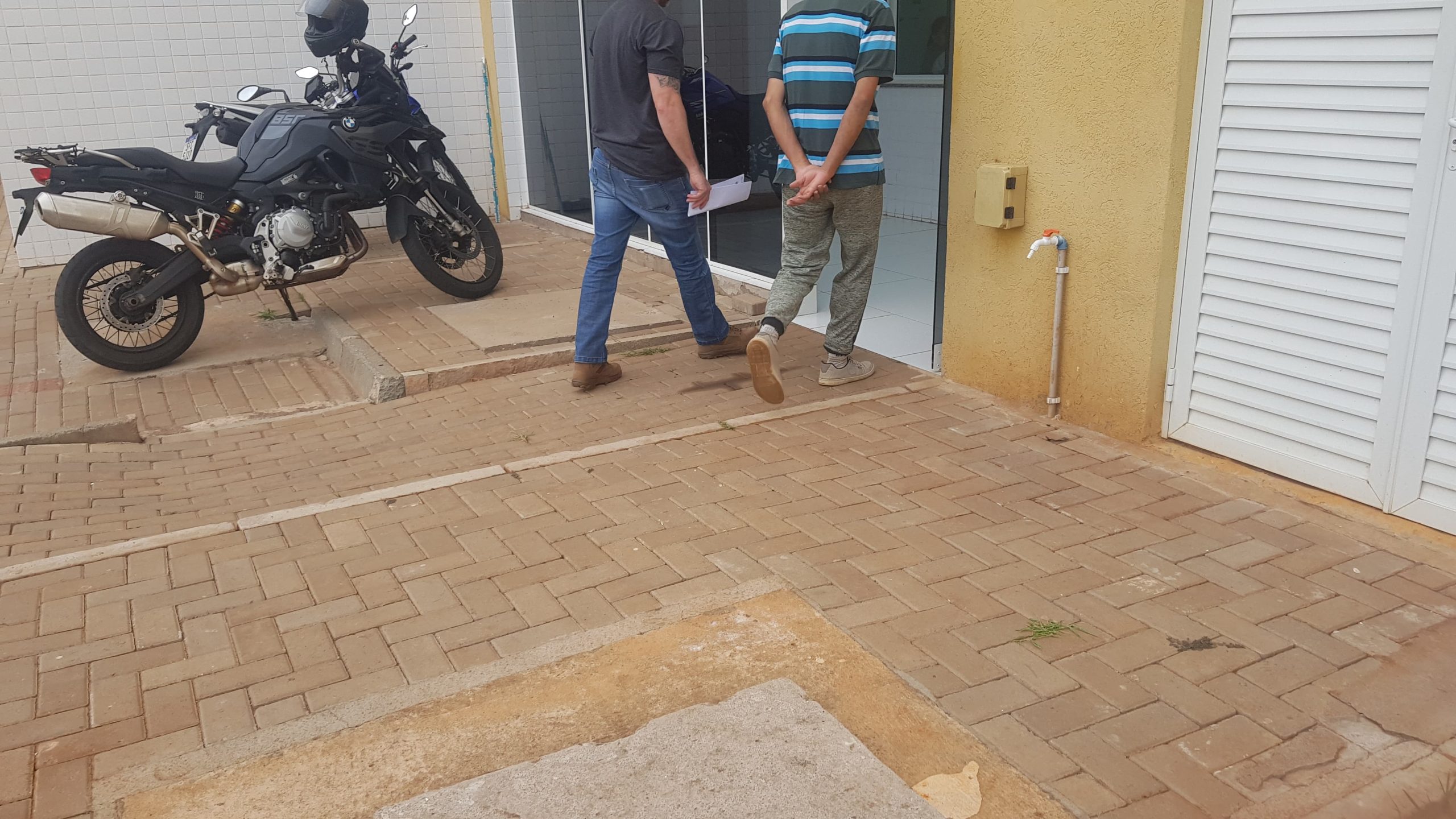 Homem procurado pela Justiça por homicídio é preso em ação do GDE nas proximidades do Autódromo