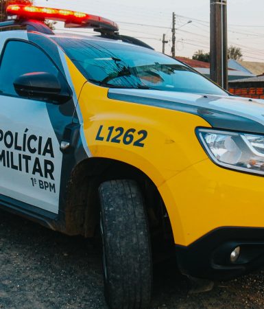 Imagem referente a Marido encontra esposa com o cunhado no sofá e provoca agressão ao não acreditar em história sobre o frio
