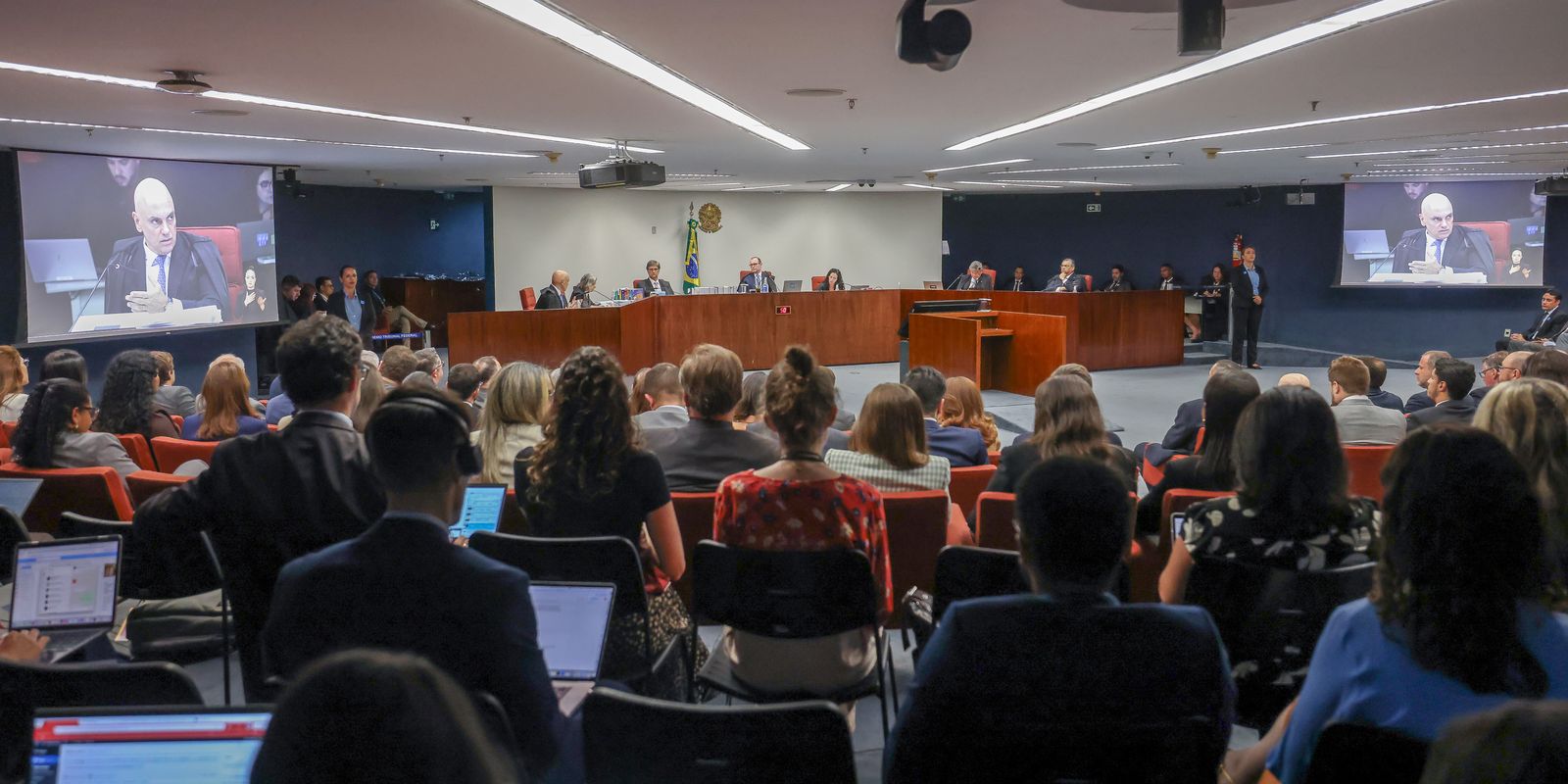 STF forma maioria e torna Bolsonaro 1º ex-presidente réu por golpe