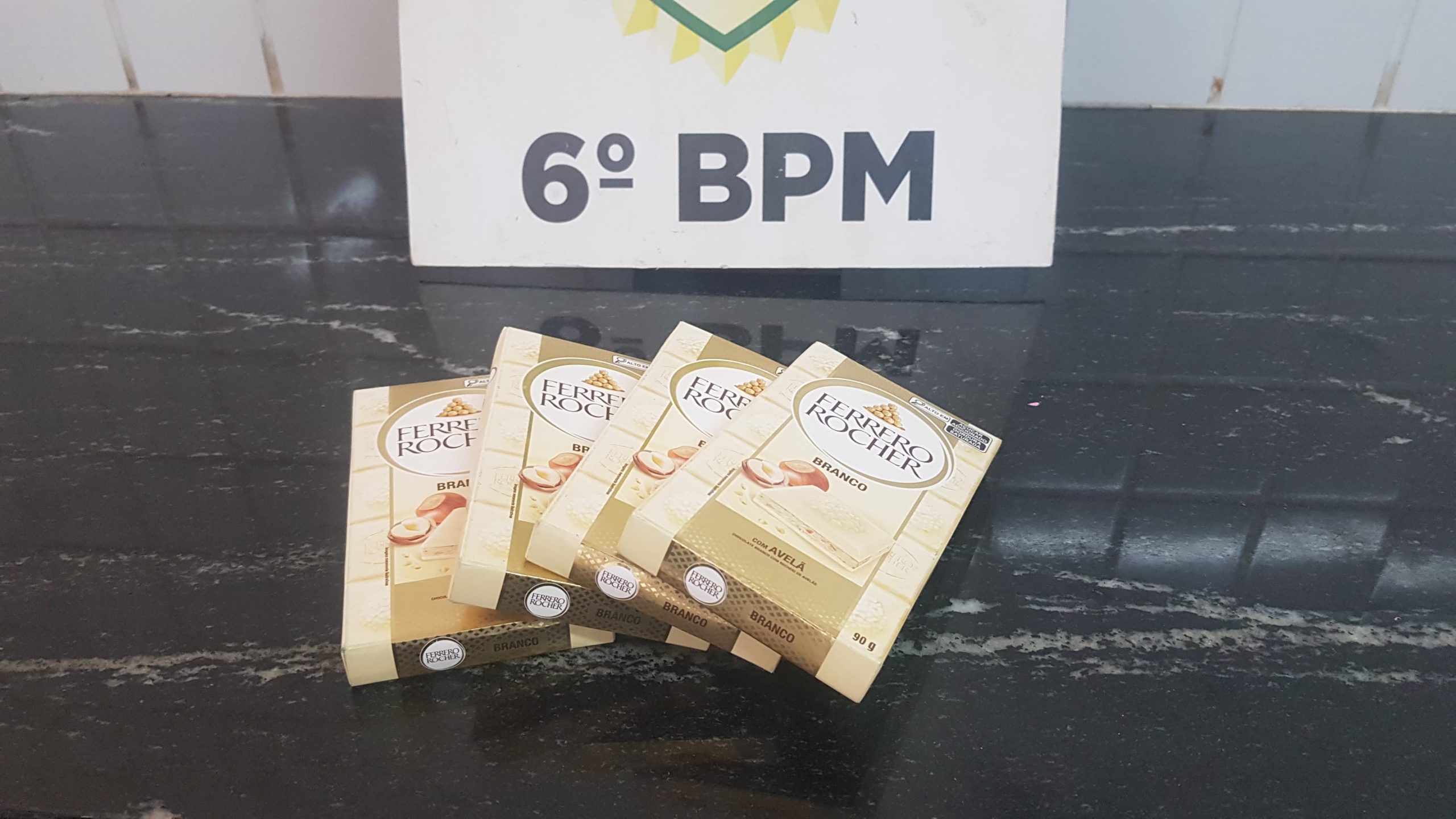 Ladrão enjoado furta Ferrero Rocher e acaba preso pela Polícia Militar