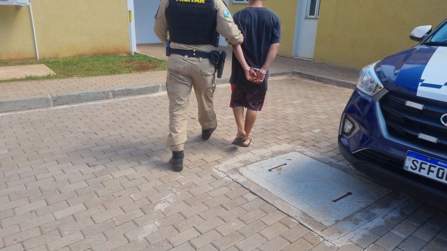 Jovem de 18 anos ameaça a mãe de morte e agride o tio no Cascavel Velho