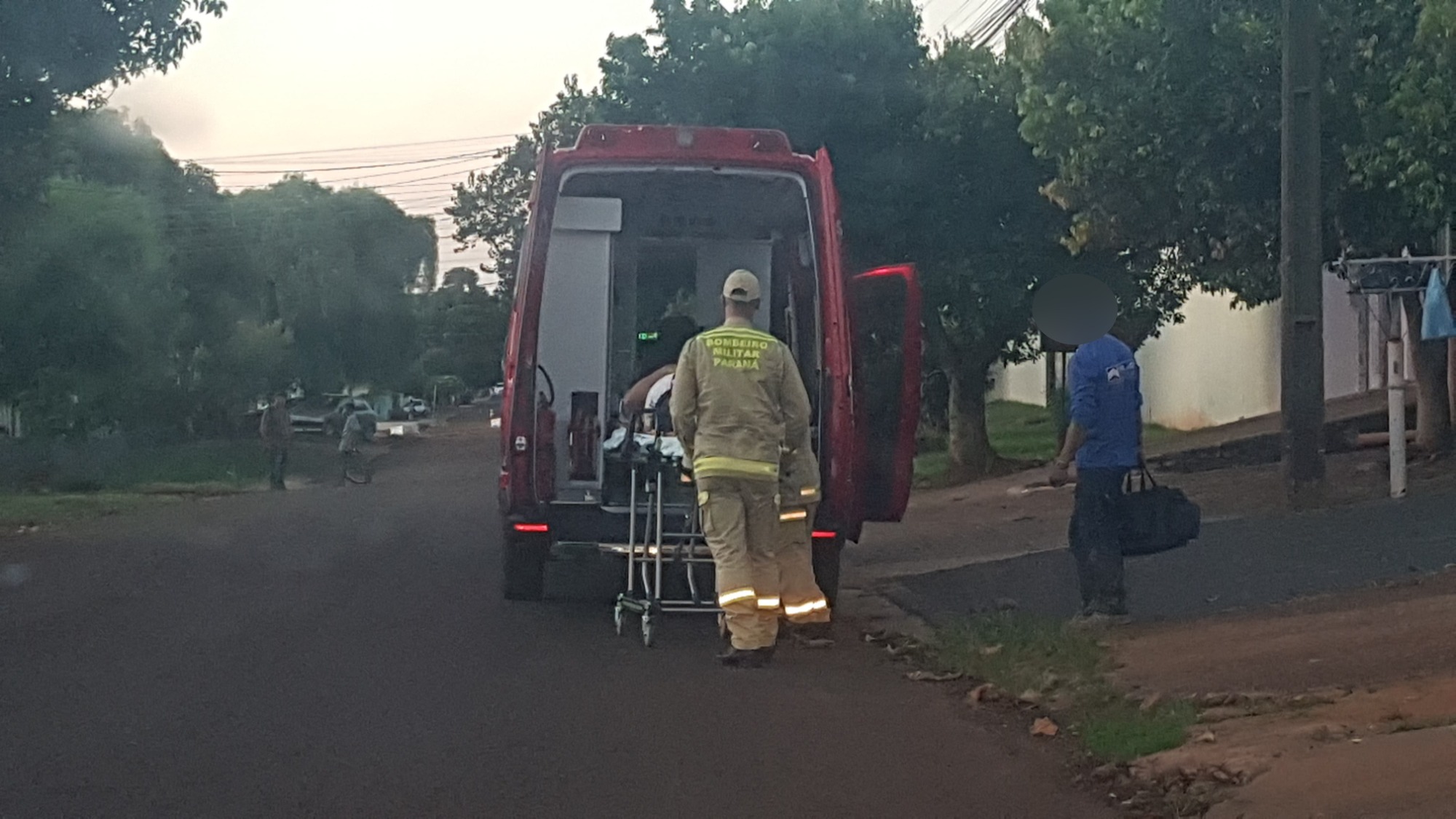 Homem fica ferido ao escorregar em tinta e sofrer queda no Bairro Floresta