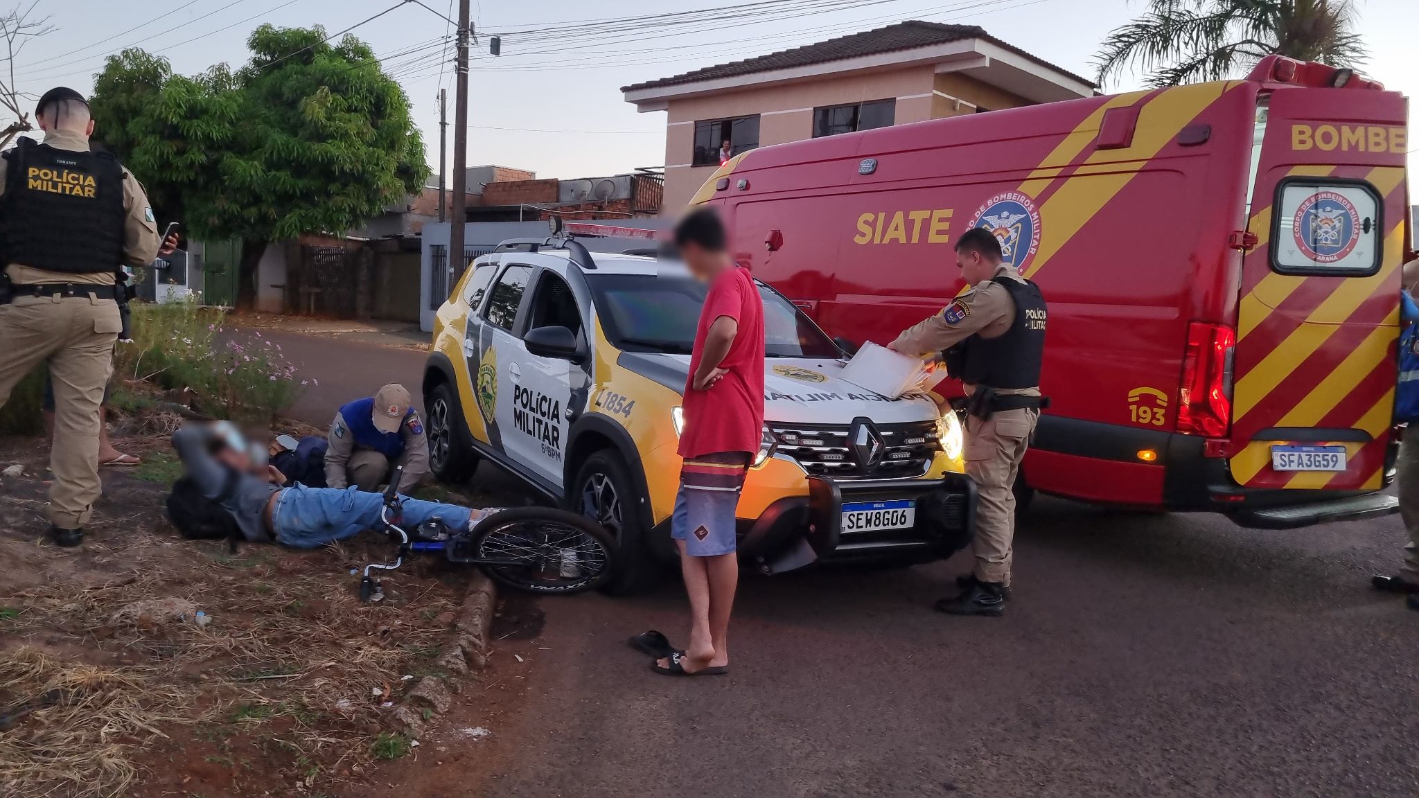 Adolescente com bike elétrica fratura o tornozelo após tentar fugir de abordagem da PM no Cascavel Velho