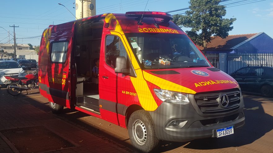 Menino de oito anos fica ferido após colisão entre carro e bicicleta no Bairro Interlagos