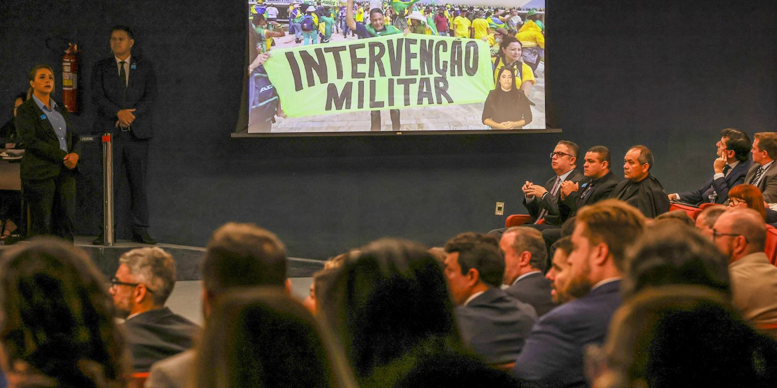 Brasil chegou perto de voltar à ditadura, diz New York Times