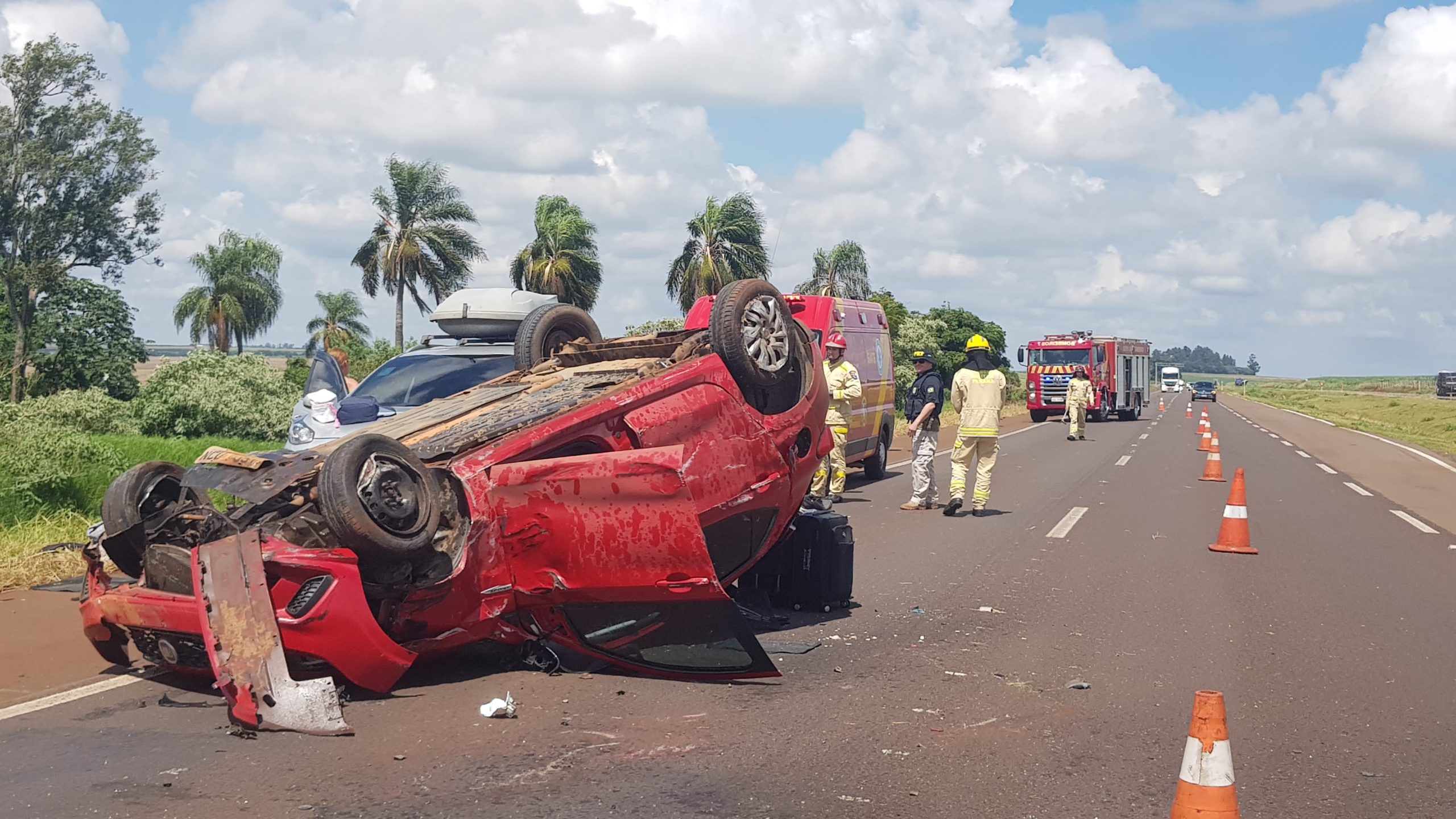 Capotamento é registrado na BR-163, deixando motorista e criança de um ano feridas