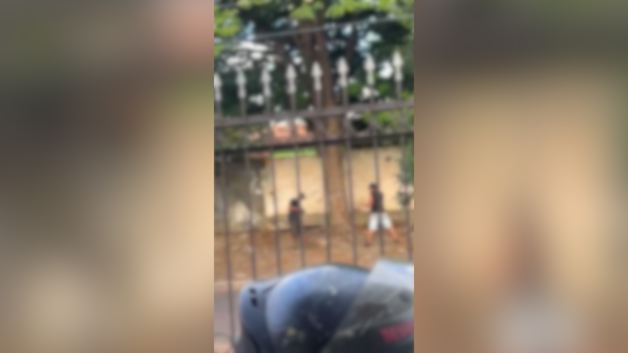 Moradores de rua fazem “trabalho” com fios à luz do dia no Alto Alegre Moradores de rua fazem “trabalho” com fios à luz do dia no Alto Alegre